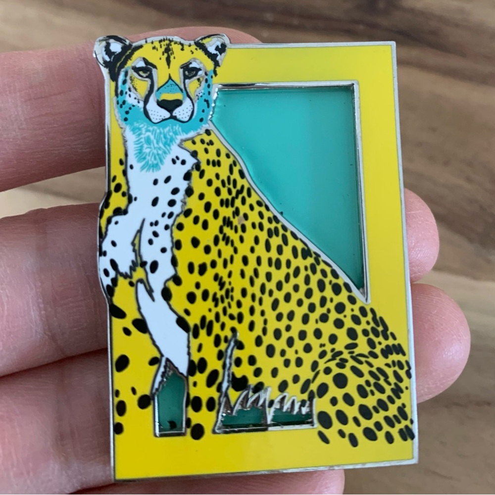National Geographic & Disney cheetah pin NWOT - Picture 4 of 6